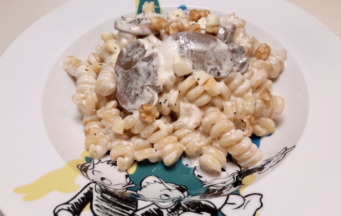 Pasta panna e funghi crumble